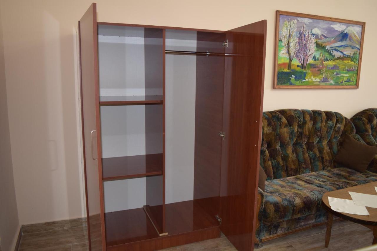 Home Garni Luaran gambar